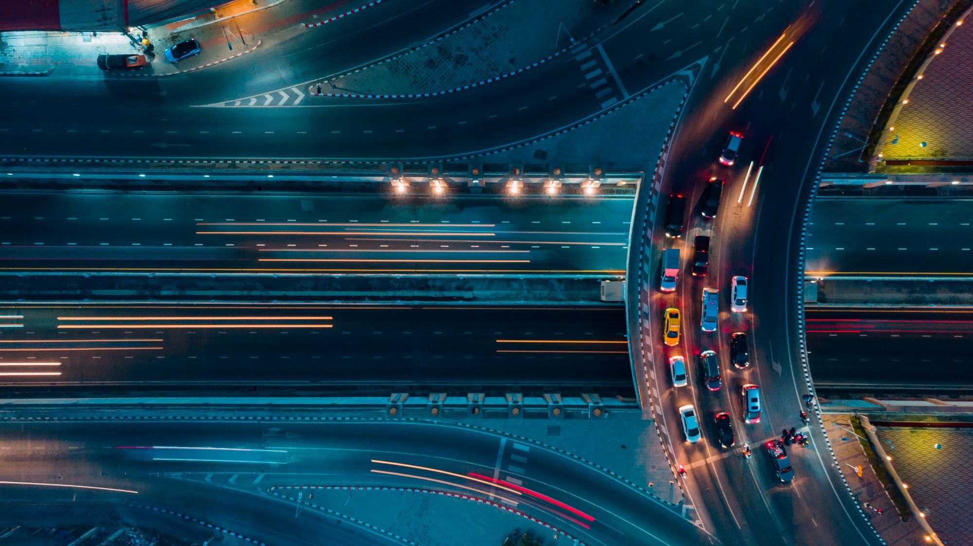 overhead view of autos on overpass of expressway